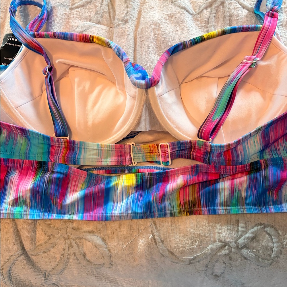 Colorful Striped Underwire Bikini Top - Picture 3 of 6